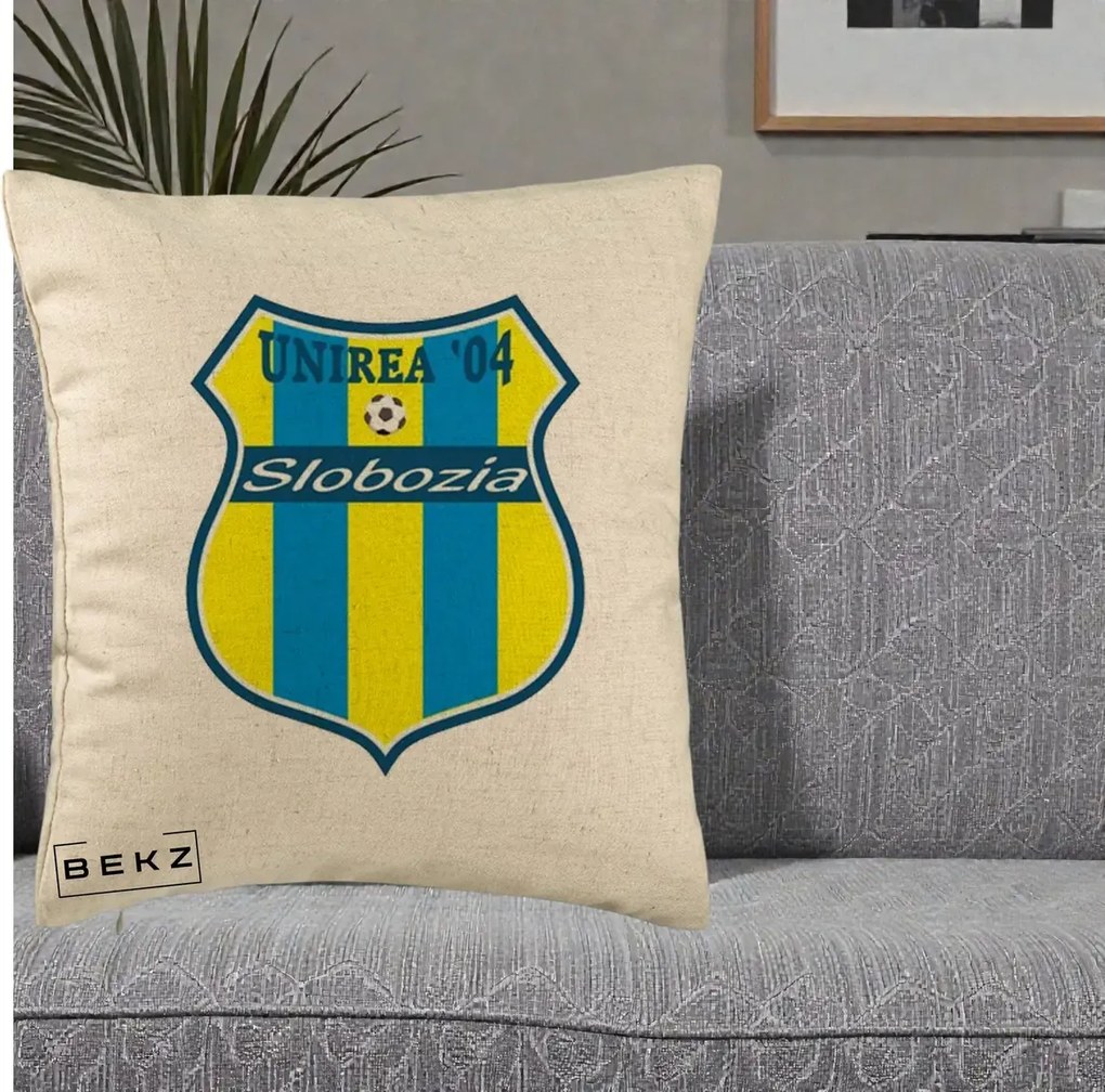 Perna Personalizata Unirea '04 Slobozia Fotbal, 40x40 cm, Bej, Husa Detasabila, Perna Inclusa, BEKZ®