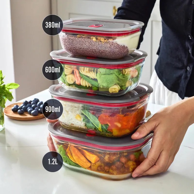 Set de 4 cutii pentru alimente Black+Blum Stack+Nest FBGR-BX-PACK4, 0,38/0,6/0,9/1,2 l, Dreptunghiulare, Potrivite pentru microunde, Fara BPA, Otel inoxidabil, Gri/Rosu