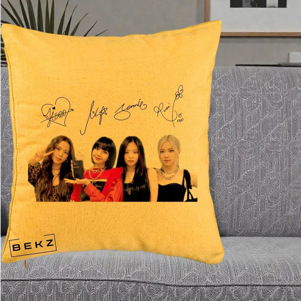 Perna Personalizata K-pop BLACKPINK Semnaturi, 40x40 cm, Galben, Husa Detasabila, Perna Inclusa, BEKZ®