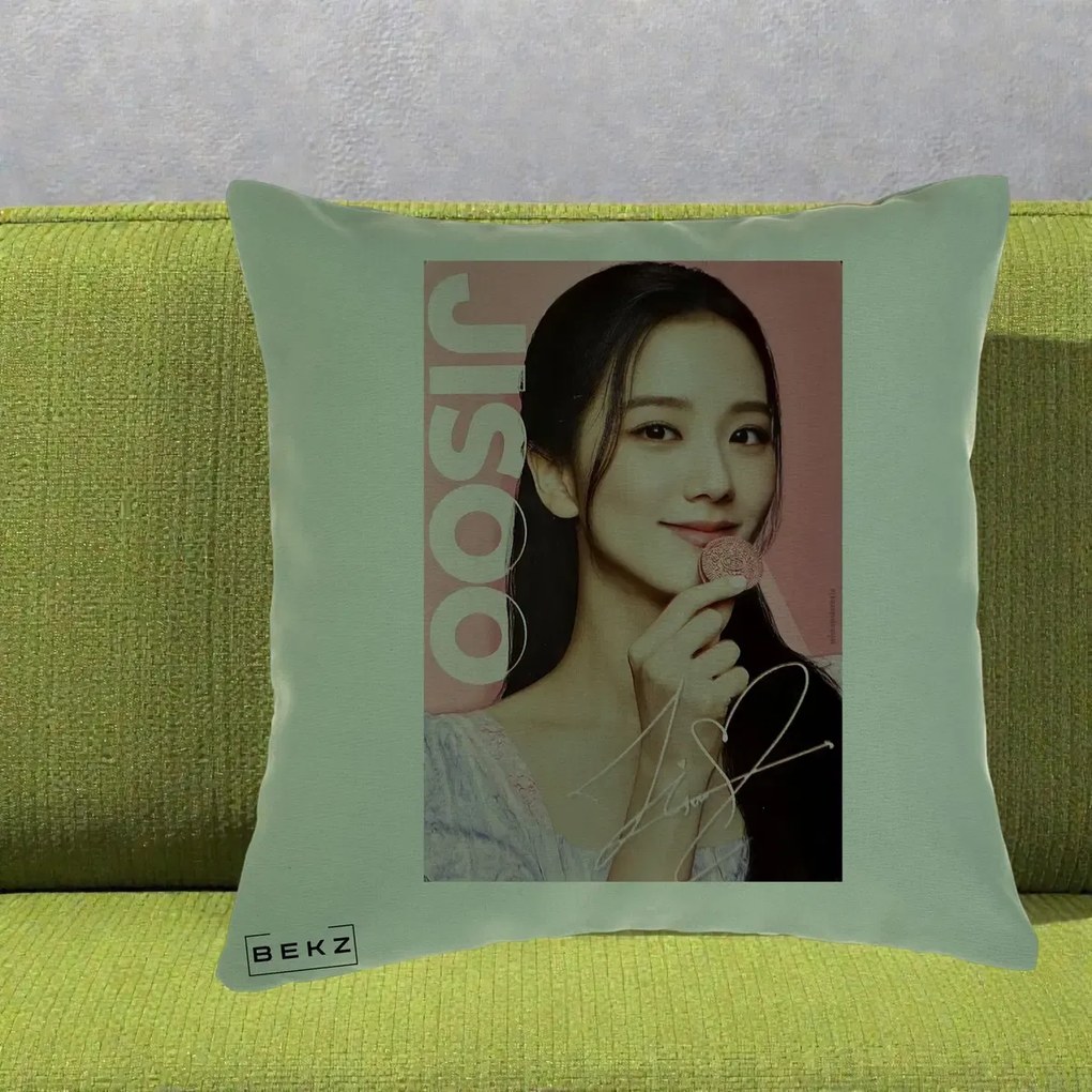Perna Personalizata K-pop BLACKPINK Jisoo cu Semnatura si Fond Roz, 40x40 cm, Verde, Husa Detasabila, Perna Inclusa, BEKZ®
