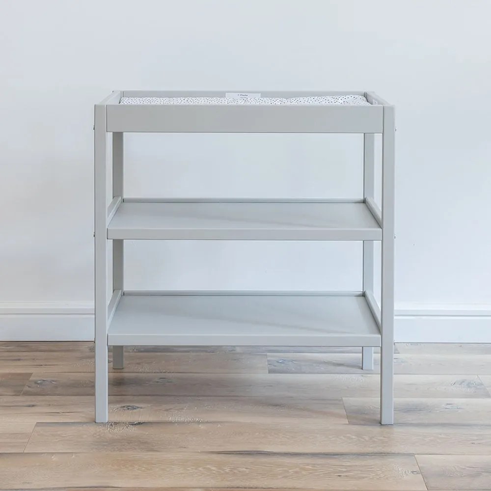 Masa infasat pentru bebelusi, lemn masiv, Gri 76 x 44 x 86 cm, Cu 2 Rafturi De Depozitare Inalte,inclus Saltea din spuma, husa detasabila bumbac, Woodies, 40 x 70 cm