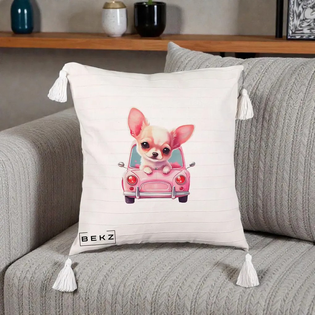 Perna Decorativa Chihuahua Roz in Masinuta, 40x40 cm, Bej cu Franjuri, Husa Detasabila, Perna Inclusa, BEKZ®