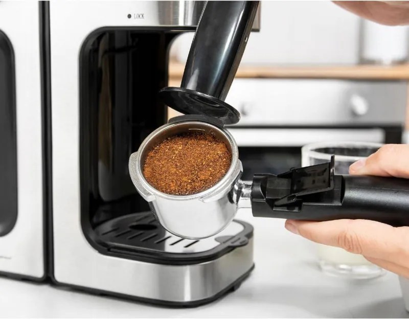 La mâna a doua: Espressor manual First Austria FA-5475-2, 800W, Rezervor 0.250L, Vas de sticla, Pauza, Inox/Negru