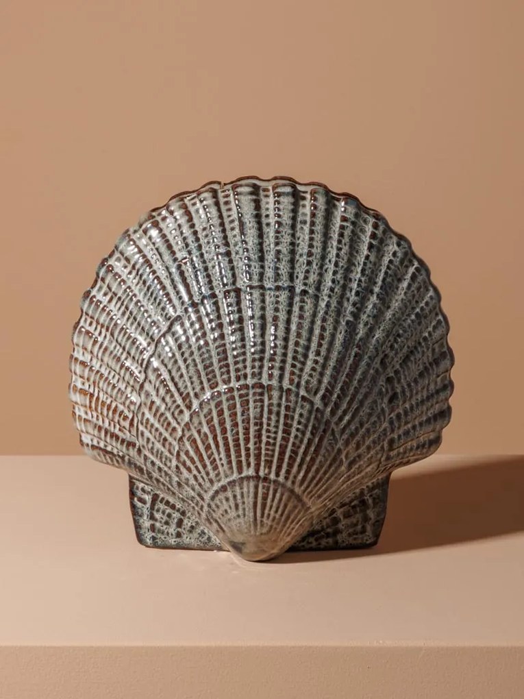 Vaza decorativa gri din ceramica in forma de scoica Pecten