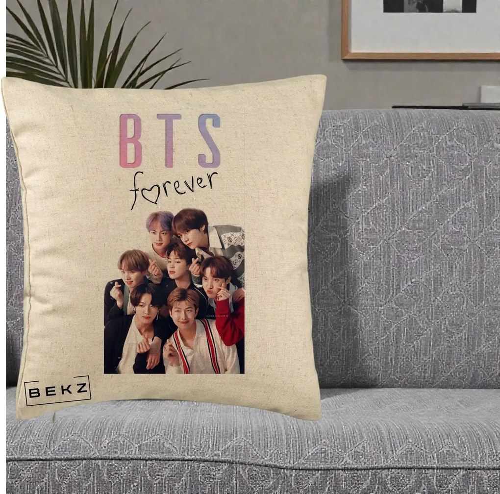 Perna Personalizata K-pop BTS Forever cu Foto Grup Negru, 40x40 cm, Bej, Husa Detasabila, Perna Inclusa, BEKZ®