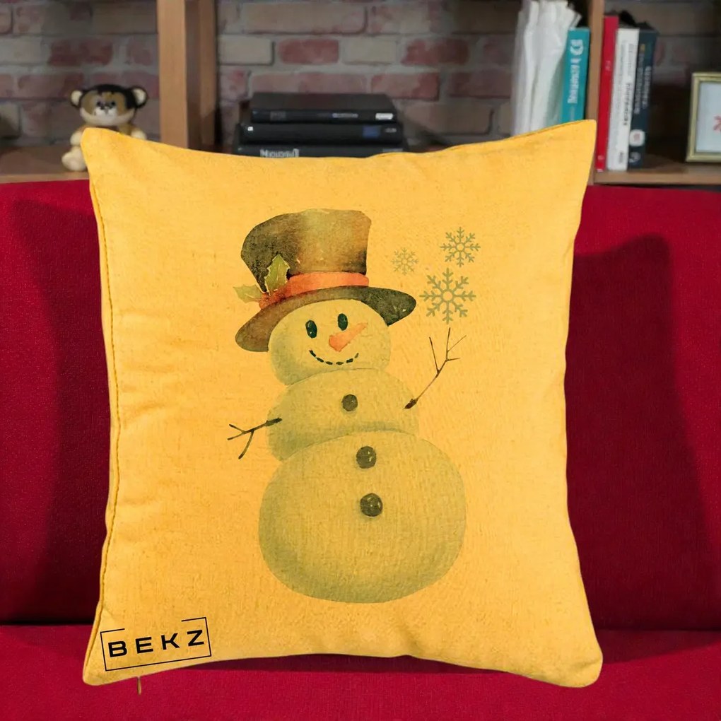 Perna Decorativa Om de Zapada cu Joben si Vasc, 40x40 cm, Galben, Husa Detasabila, Perna Inclusa, BEKZ®