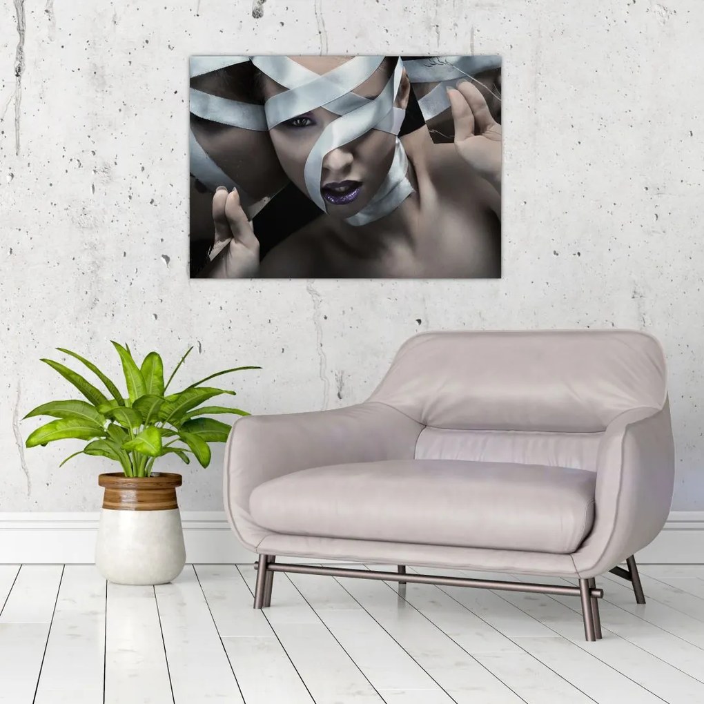 Tablou cu femeie și panglică (70x50 cm)