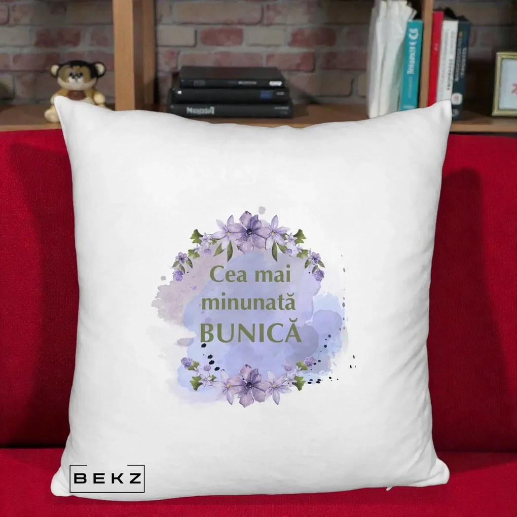 Cadou pentru Bunica - Perna Personalizata Cea Mai Minunata Bunica Flori Mov Acuarela Verde, 40x40 cm, Alb Pufos, Husa Detasabila, Perna Inclusa, BEKZ®
