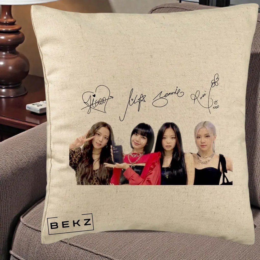 Perna Personalizata K-pop BLACKPINK Semnaturi, 40x40 cm, Bej, Husa Detasabila, Perna Inclusa, BEKZ®