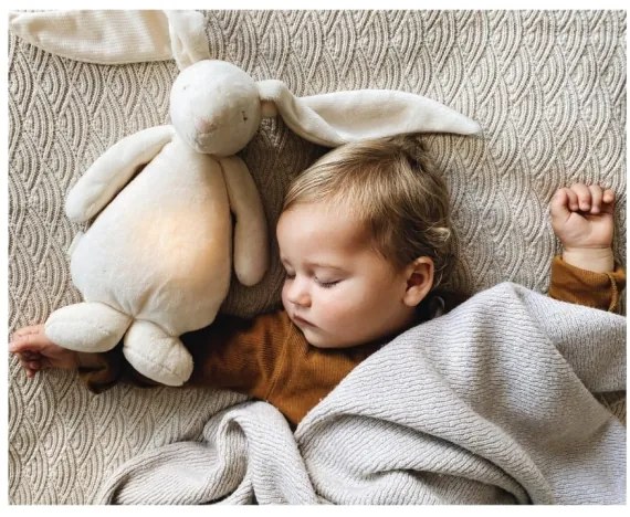 Moonie - Iepuraș crem cu melodie și lumină pentru somn