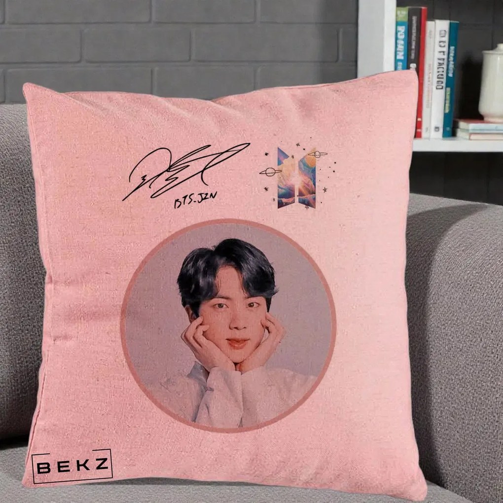 Perna Personalizata K-pop BTS Jin Portret cu Autograf, 40x40 cm, Roz, Husa Detasabila, Perna Inclusa, BEKZ®