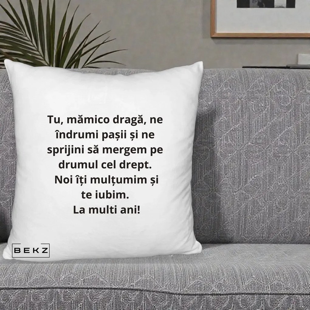 Cadou pentru Mama - Perna Personalizata Mamico Draga Te Iubim La Multi Ani cu Text Negru, 40x40 cm, Alb Pufos, Husa Detasabila, Perna Inclusa, BEKZ®