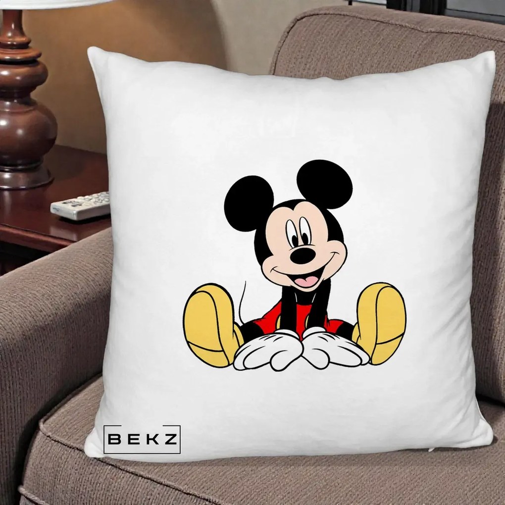 Perna Personalizata Mickey Mouse Relaxat, 40x40 cm, Alb Pufos, Husa Detasabila, Perna Inclusa, BEKZ®