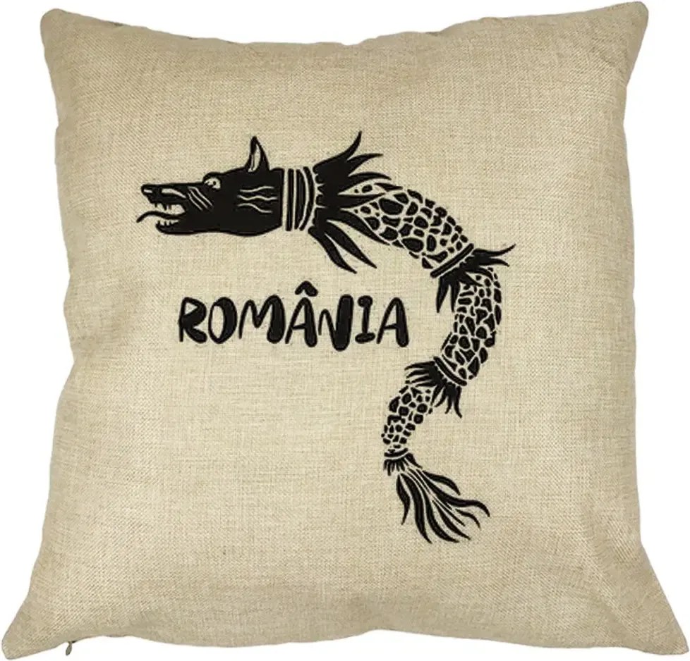 Perna Personalizata Patrata Lup Dacic Romania, 40x40 cm, Crem, Husa Detasabila, Perna Inclusa, BEKZ®