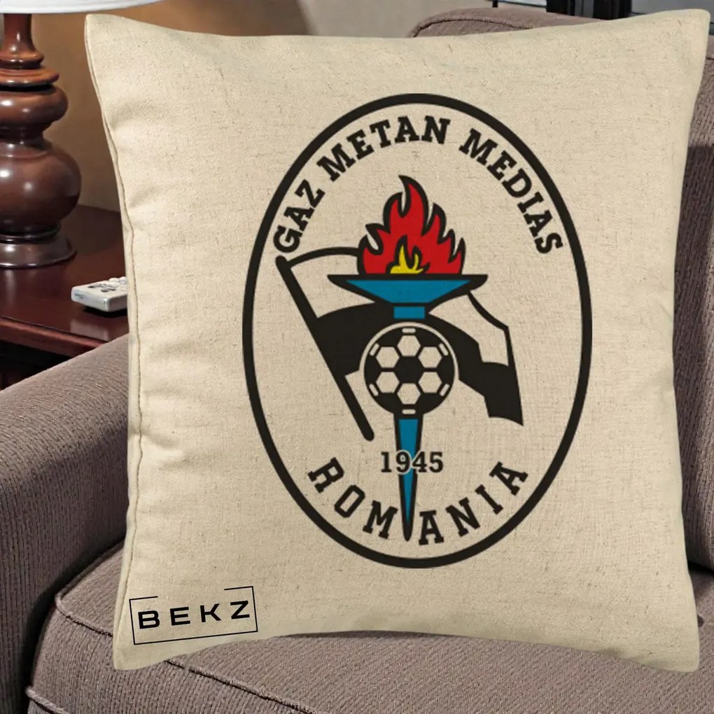 Perna Personalizata Gaz Metan Medias 1945 Fotbal, 40x40 cm, Bej, Husa Detasabila, Perna Inclusa, BEKZ®