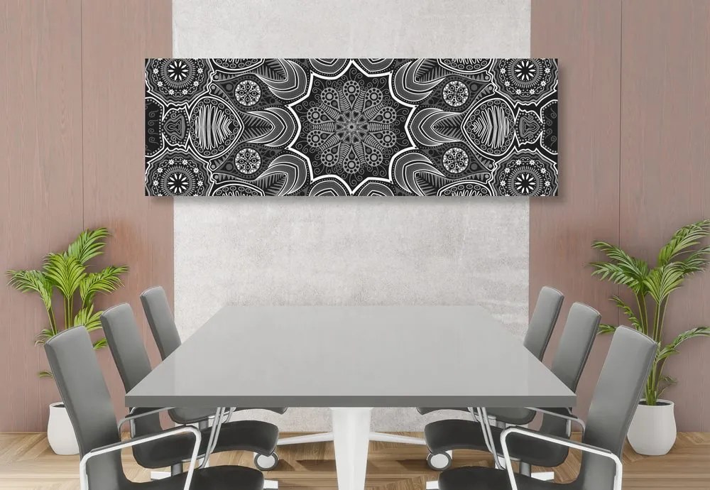 Tablou Mandala indiană cu model floral în design alb-negru