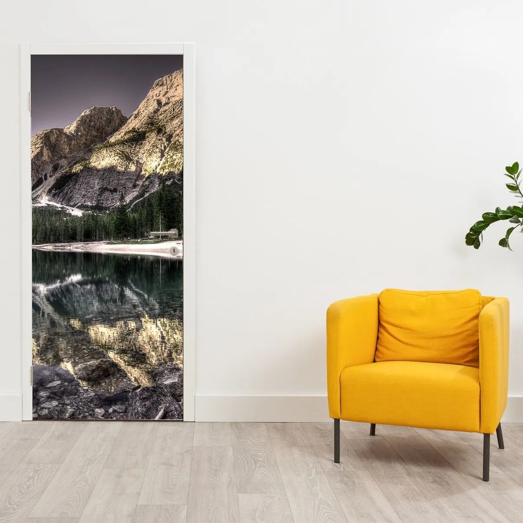 Fototapet pentru ușă - Lac în munți (95x205cm)