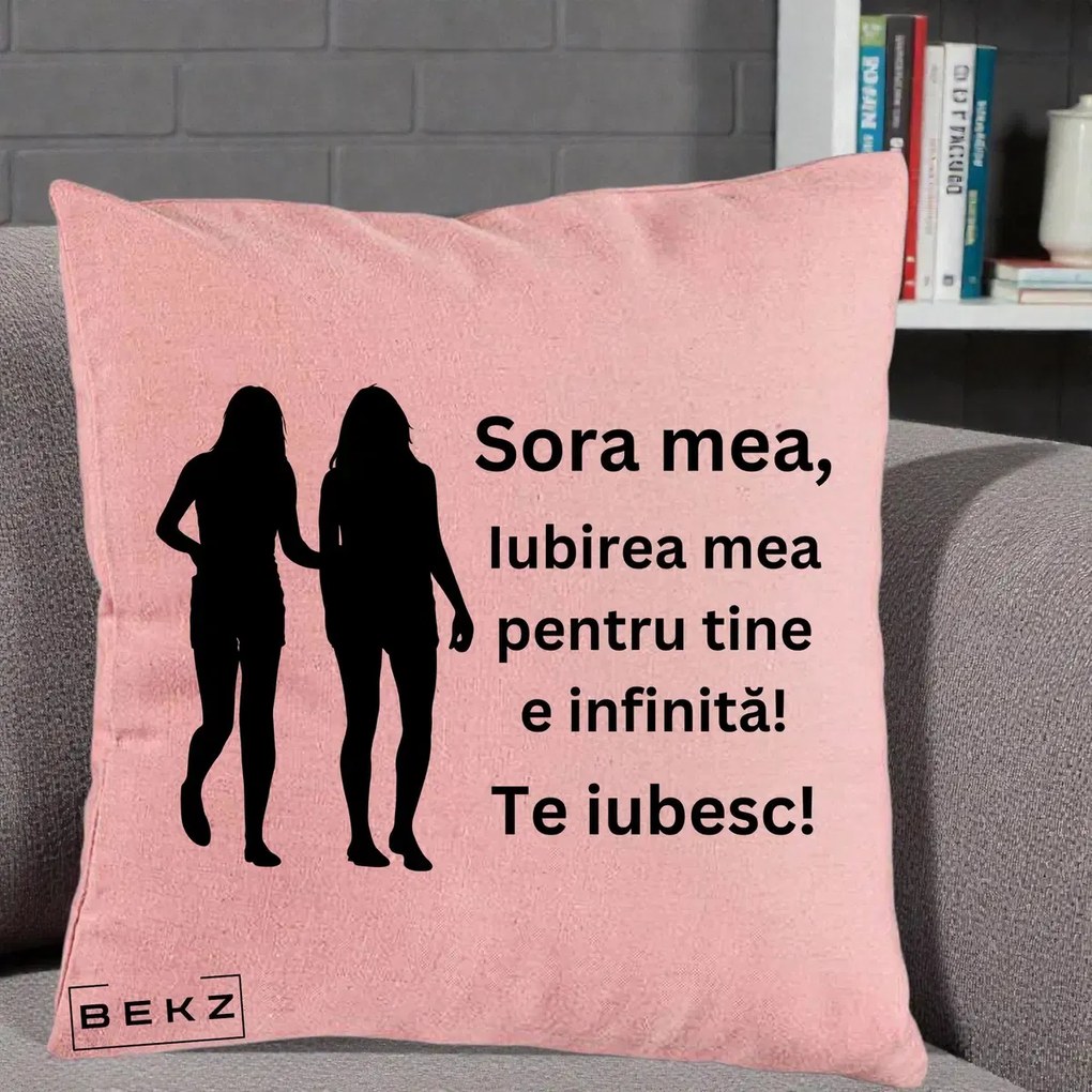 Cadou pentru Sora - Perna Personalizata Sora Mea Te Iubesc Siluete Negre Tinand Maini, 40x40 cm, Roz, Husa Detasabila, Perna Inclusa, BEKZ®