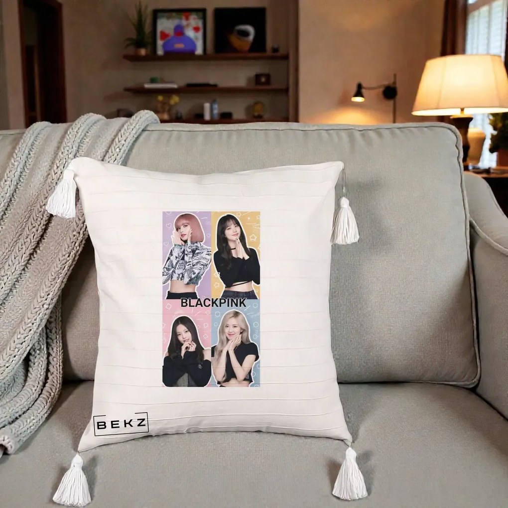 Perna Personalizata K-pop BLACKPINK Negru, 40x40 cm, Bej cu Franjuri, Husa Detasabila, Perna Inclusa, BEKZ®
