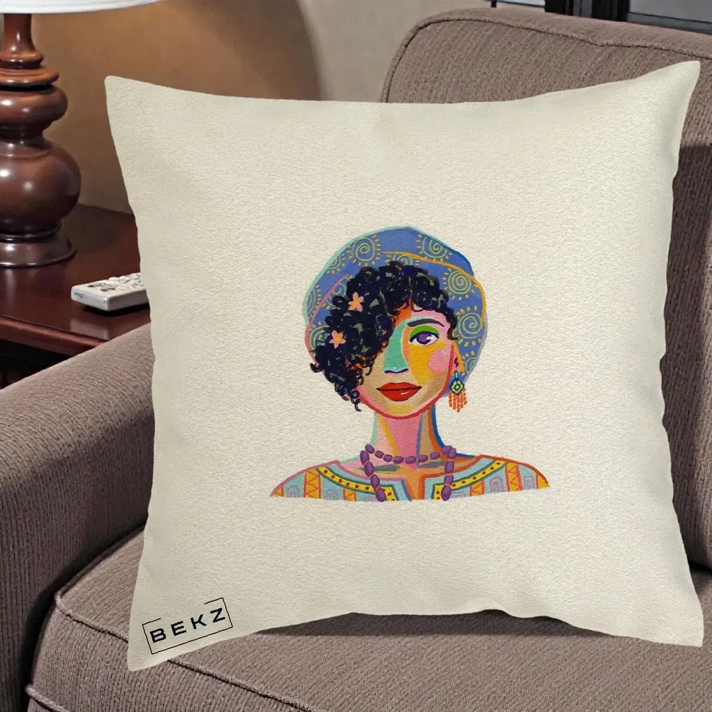 Perna Decorativa Portret Femeie Etnic Colorat, 40x40 cm, Ecru, Husa Detasabila, Perna Inclusa, BEKZ®
