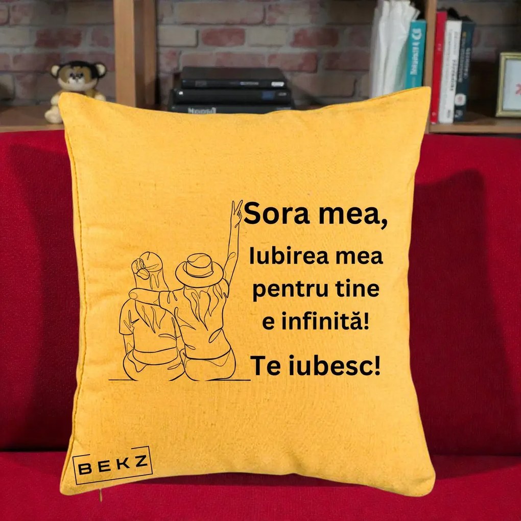 Perna personalizata sora: Sora mea, te iubesc, fete cu palarii, 40x40 cm cu Umplutura, Galben, BEKZ