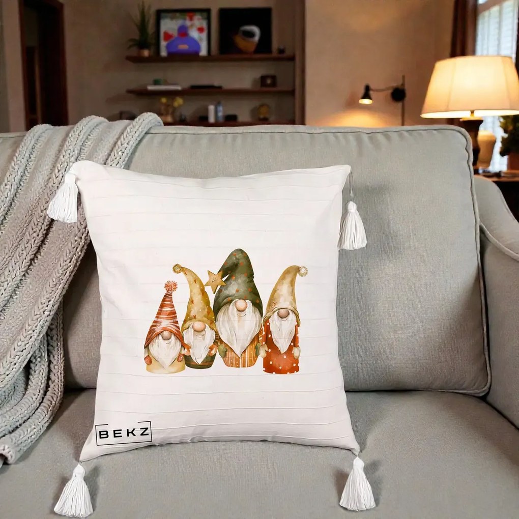 Perna Decorativa Gnomi de Craciun Patru, 40x40 cm, Bej cu Franjuri, Husa Detasabila, Perna Inclusa, BEKZ®