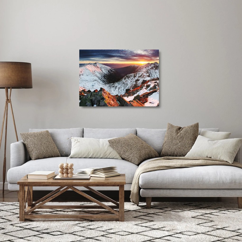 Tablou pe sticlă - Panoramă montană de iarnă (70x50 cm)