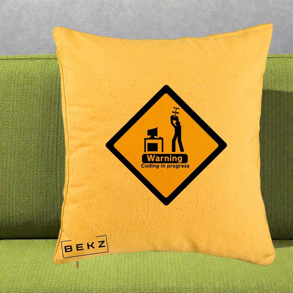 Perna Personalizata Warning Coding in Progress, 40x40 cm, Galben, Husa Detasabila, Perna Inclusa, BEKZ®