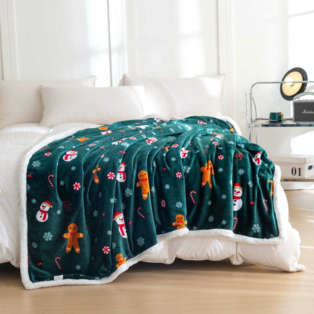 Patura miel de Craciun din microplus SNOWMAN AND GINGERBREAD verde inchis Dimensiuni: 200 x 220 cm