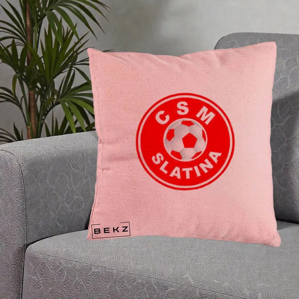 Perna Personalizata CSM Slatina Fotbal, 40x40 cm, Roz, Husa Detasabila, Perna Inclusa, BEKZ®