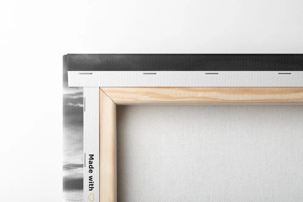 Tablou apus de soare orbitor deasupra lacului montan în design alb-negru