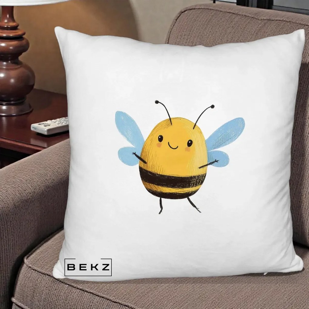 Perna Decorativa Buburuza pe Trifoi cu Patru Foi, 40x40 cm, Alb Pufos, Husa Detasabila, Perna Inclusa, BEKZ®