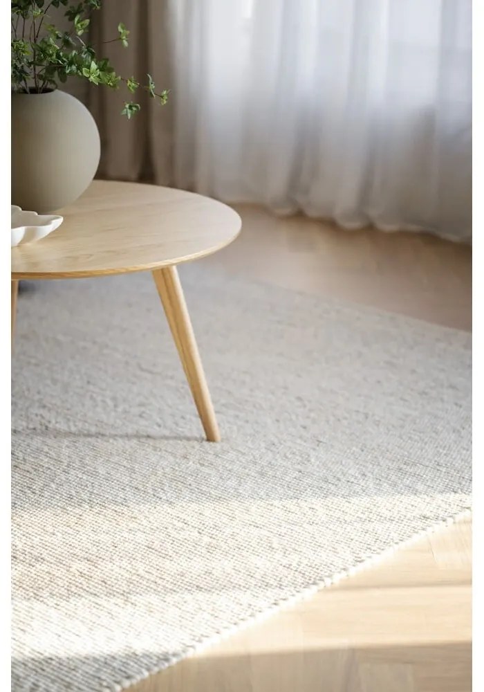 Măsuță de cafea în culoare naturală rotundă cu aspect de lemn de stejar 90x90 cm Yumi - Rowico