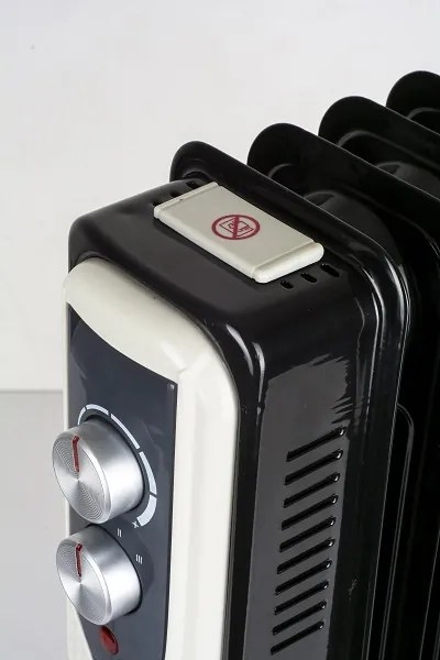 Calorifer electric Floria ZLN3642,Negru 1500 W, 7 elementi, 3 trepte de putere, Termostat reglabil, Protectie supra-incalzire, Indicator luminos,
