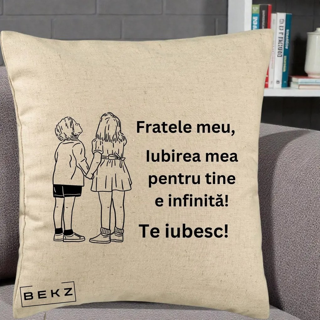Cadou pentru Frate - Perna Personalizata Fratele Meu Te Iubesc Copii Tinand Maini Line Art, 40x40 cm, Bej, Husa Detasabila, Perna Inclusa, BEKZ®