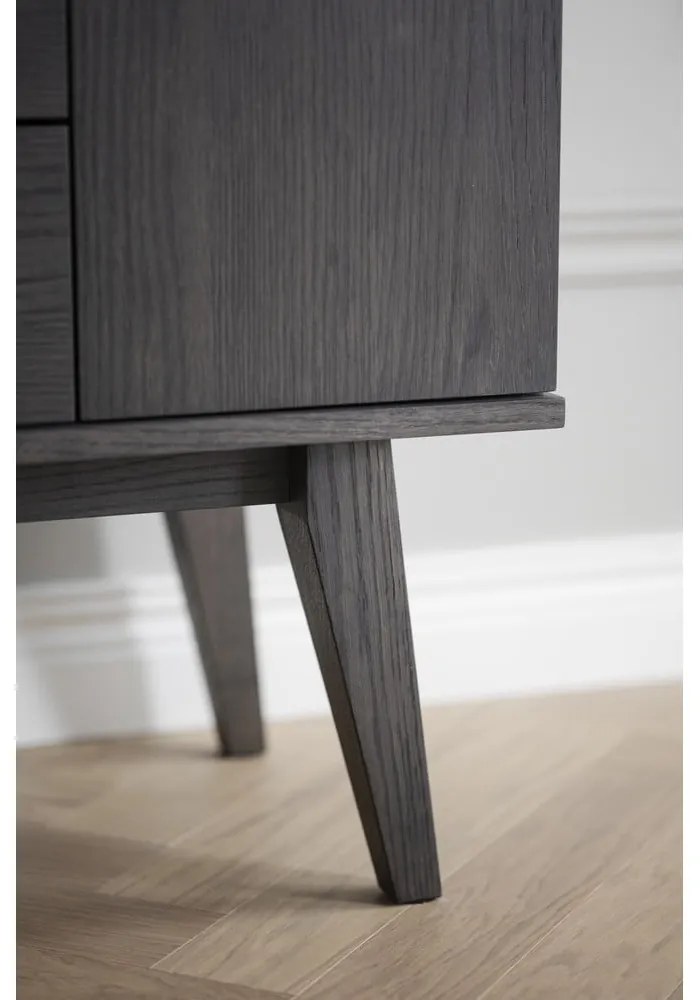 Comodă maro joasă cu aspect de lemn de stejar 150x85 cm Filippa – Rowico