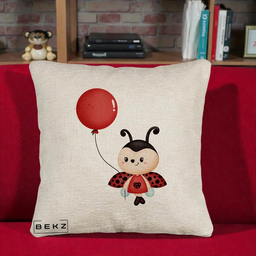 Perna Decorativa Buburuza cu Balon Rosu, 40x40 cm, Bej Canapea, Husa Detasabila, Perna Inclusa, BEKZ®