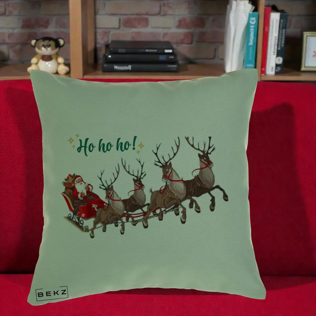 Perna Decorativa Ho Ho Ho Mos Craciun cu Sanie si Reni, 40x40 cm, Verde, Husa Detasabila, Perna Inclusa, BEKZ®