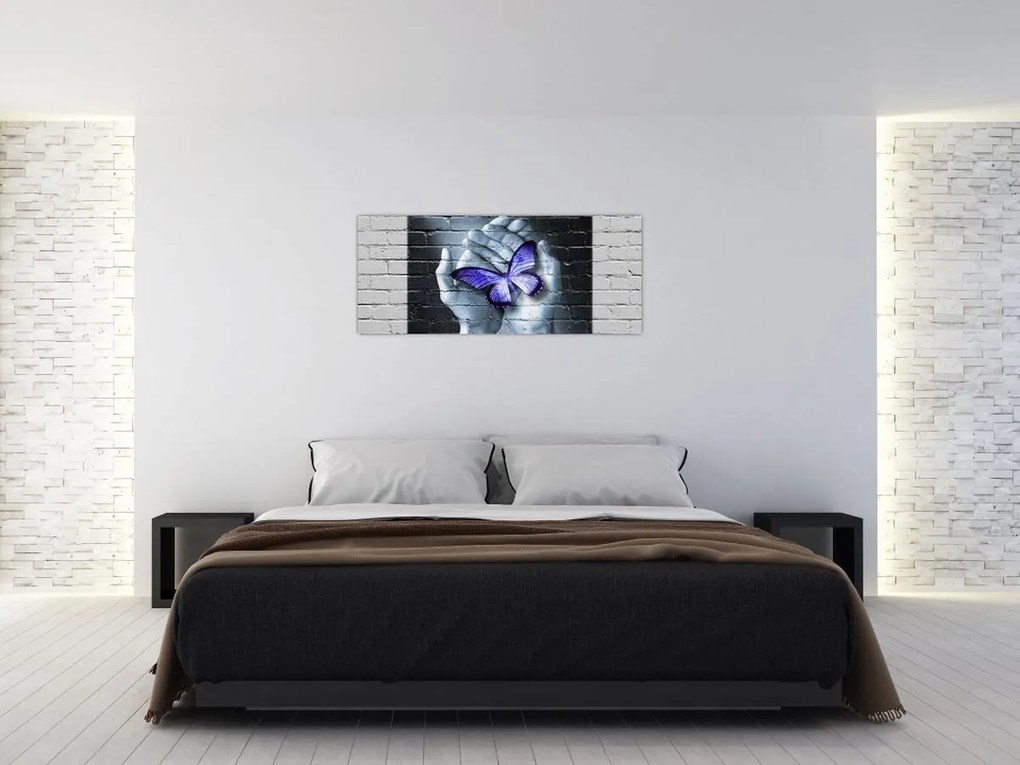 Tablou - Fluture violet pe perete (120x50 cm)