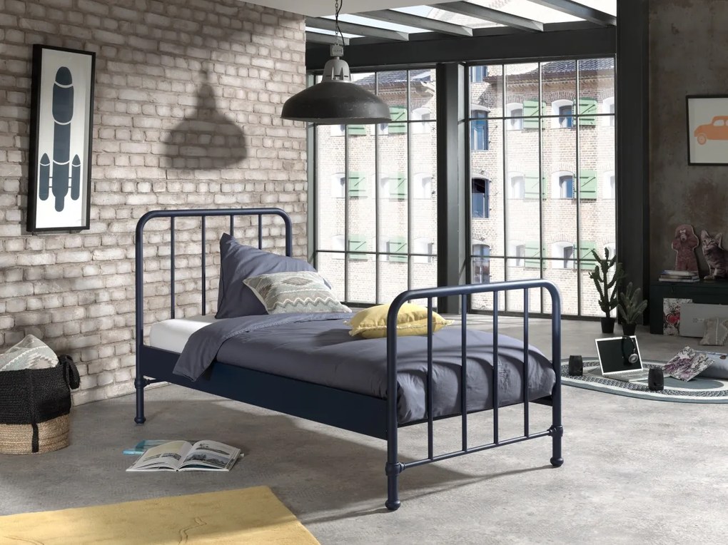 Set BRONXX format din Pat copiiul albastru (90x200cm) și NOPTIERA camera copiialbastră asortată.