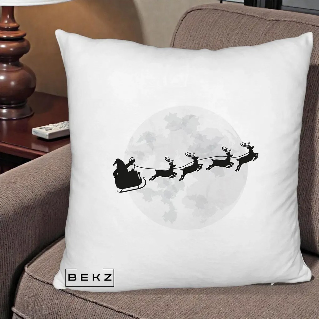 Perna Decorativa Mos Craciun Sanie Luna, 40x40 cm, Alb Pufos, Husa Detasabila, Perna Inclusa, BEKZ®