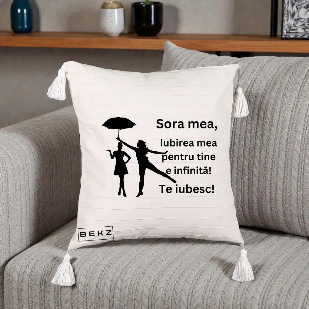 Cadou pentru Sora - Perna Personalizata Sora Mea Te Iubesc Siluete Negre cu Umbrela, 40x40 cm, Bej cu Franjuri, Husa Detasabila, Perna Inclusa, BEKZ®