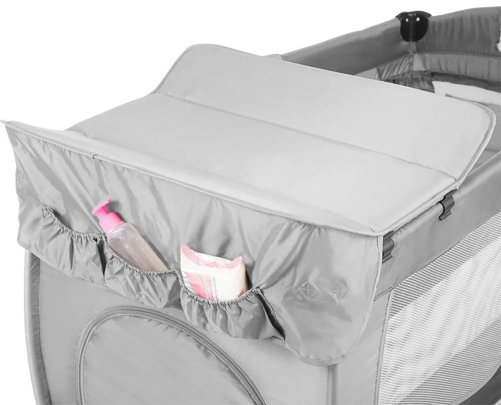 Patut de calatorie cu suport de schimbat scutece si arcada de jucarii, gri