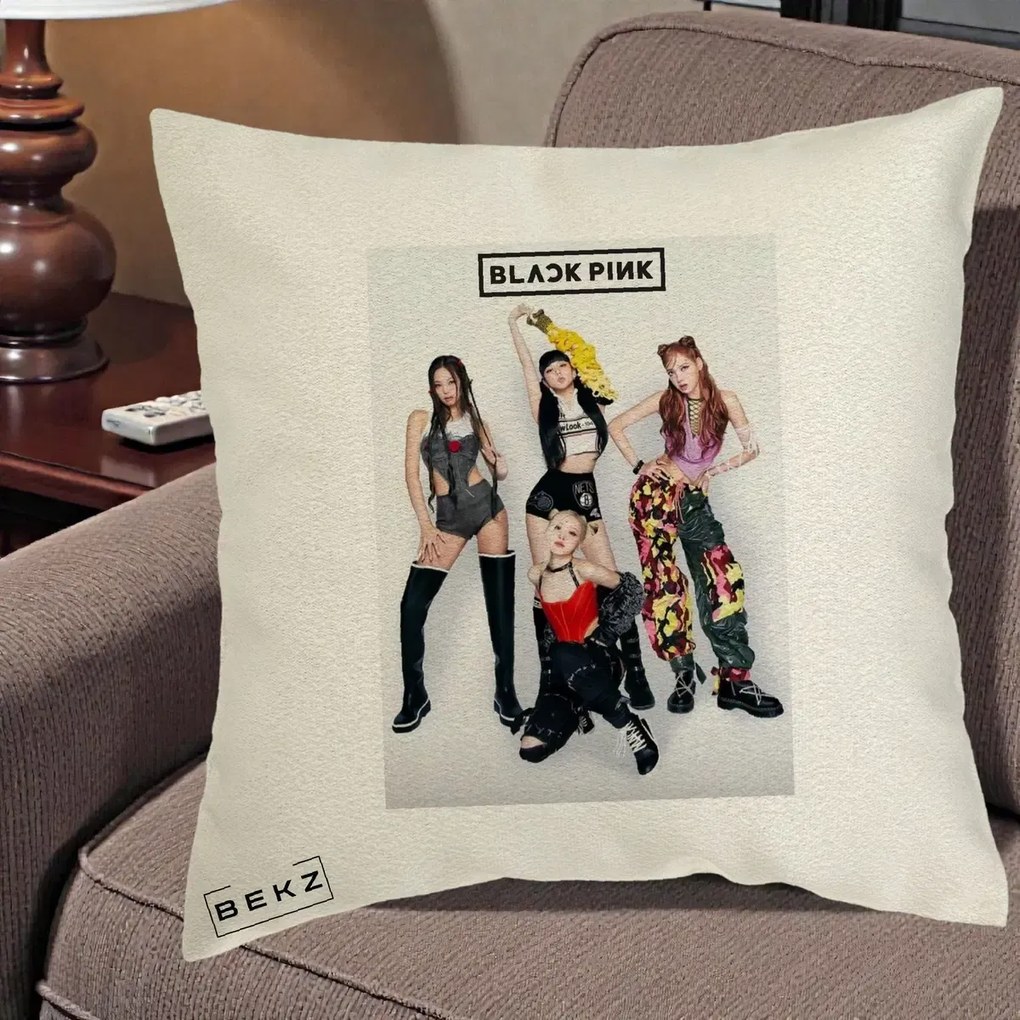 Perna Personalizata K-pop BLACKPINK Fotografie Grup Tinute Edgy, 40x40 cm, Ecru, Husa Detasabila, Perna Inclusa, BEKZ®