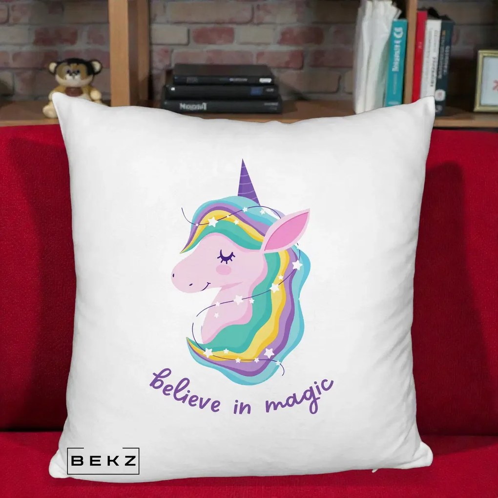 Perna Decorativa Unicorn Believe in Magic, 40x40 cm, Alb Pufos, Husa Detasabila, Perna Inclusa, BEKZ®