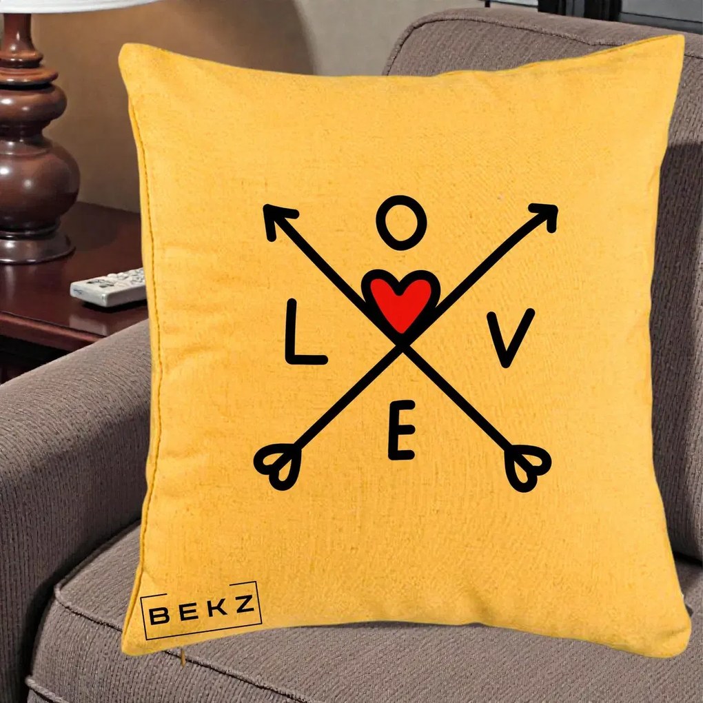Perna Decorativa Love cu Sageti Incrucisate si Inima Rosie, 40x40 cm, Galben, Husa Detasabila, Perna Inclusa, BEKZ®