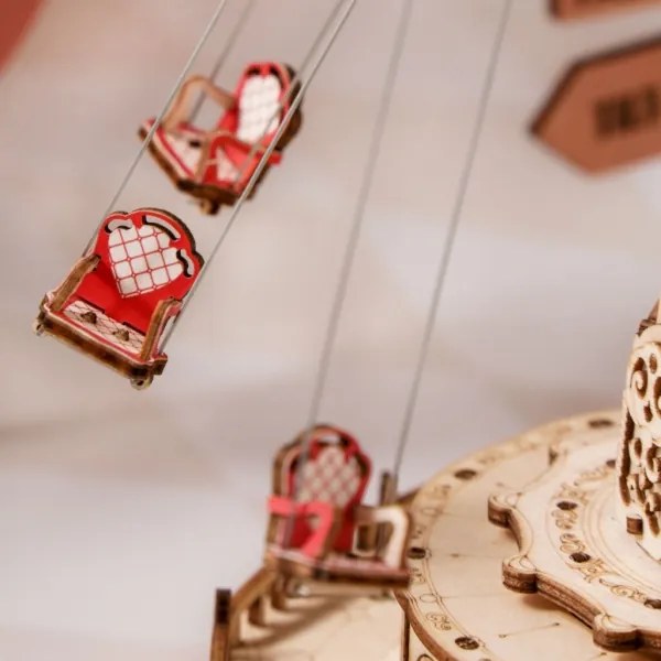 Puzzle 3D cutiuță muzicală, carusel cu lanț RoboTime