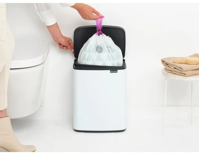 Cos de rufe Brabantia Bo Small 1006633, 12 L, Deschidere silentioasa si lina, Baza antiderapanta, Alb