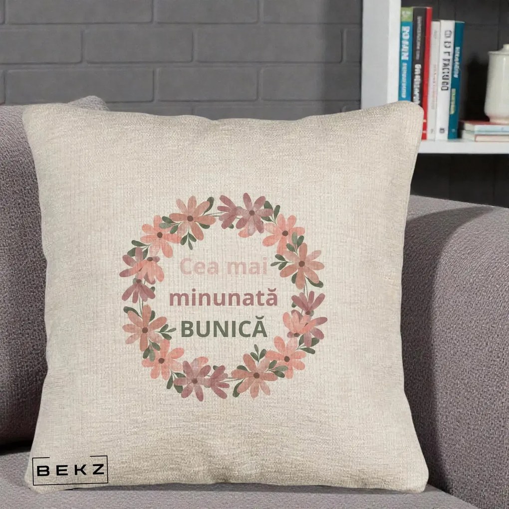 Cadou pentru Bunica - Perna Personalizata Cea Mai Minunata Bunica Coronita Flori Roz, 40x40 cm, Bej Canapea, Husa Detasabila, Perna Inclusa, BEKZ®