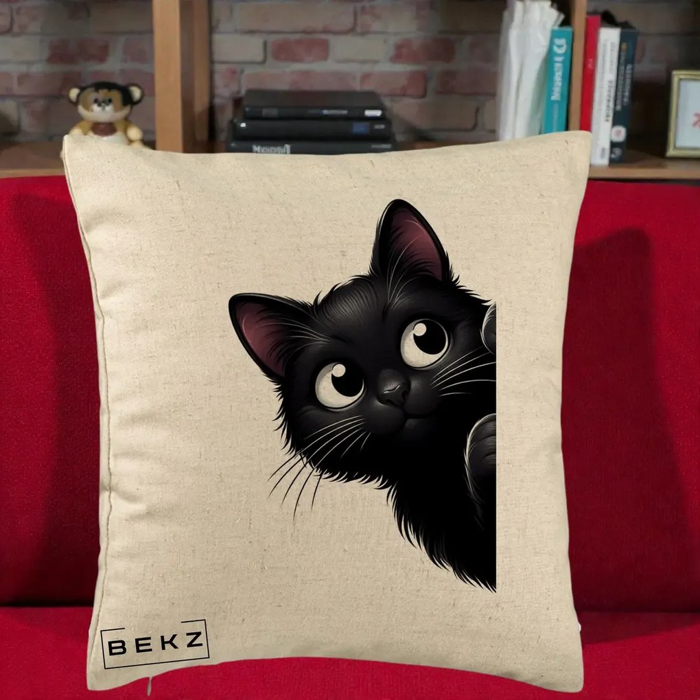 Perna Decorativa Pisica Neagra Dragalasa Curioasa, 40x40 cm, Bej, Husa Detasabila, Perna Inclusa, BEKZ®